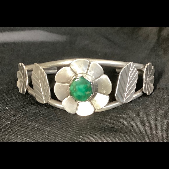 Native American Jewelry - Vintage sterling silver turquoise cuff bracelet.